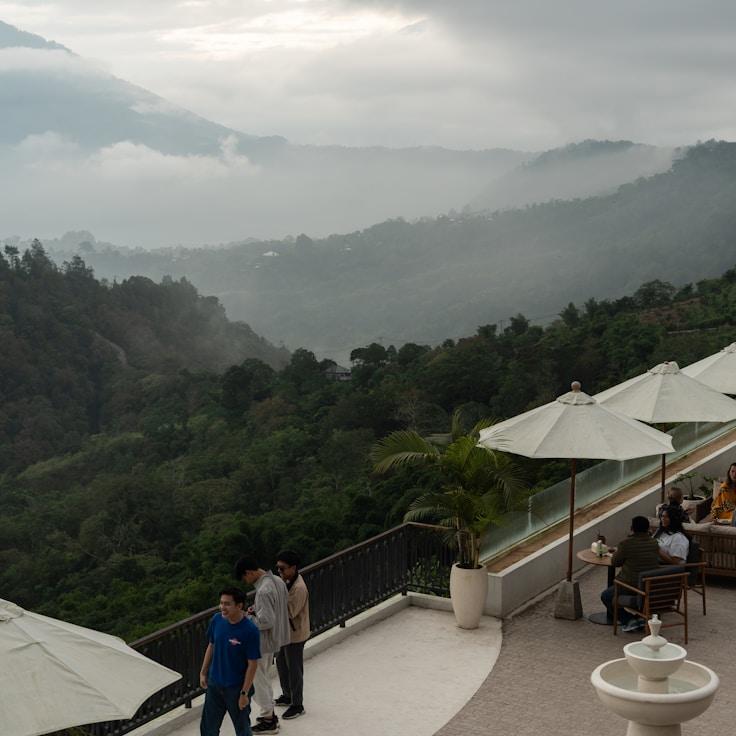 Family terraces and cafés for calm evenings in London